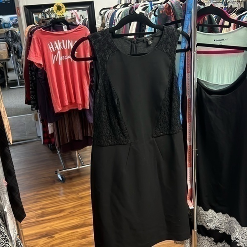 Ann Taylor size 6, petite, black and lace dress